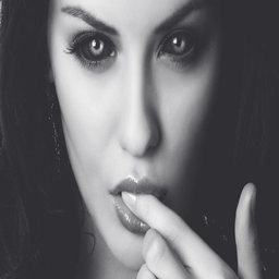 欧美XBOX与PS大片的精彩对比分析：谁能称霸游戏帝国？